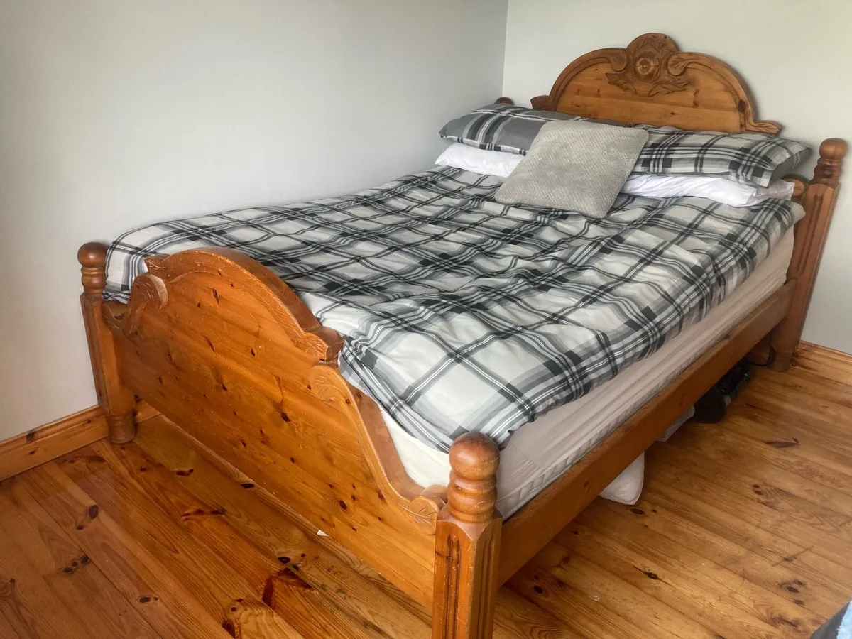 Solid timber 4 foot 6 bed - Image 1