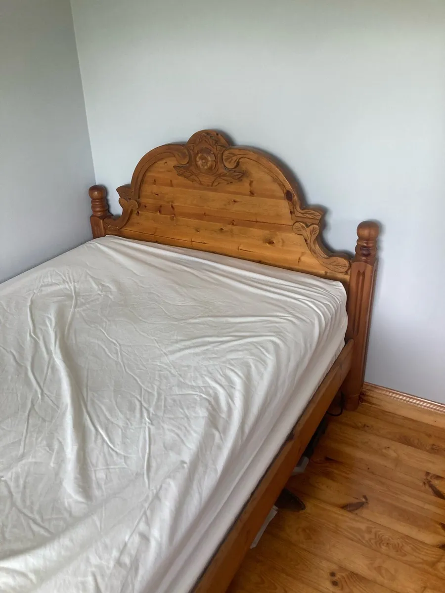 Solid timber 4 foot 6 bed - Image 3