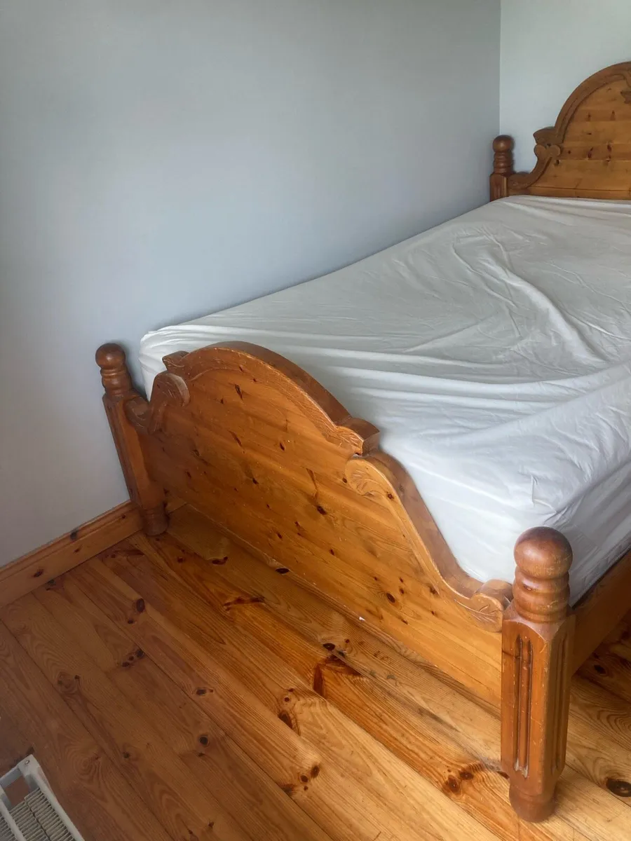 Solid timber 4 foot 6 bed - Image 4