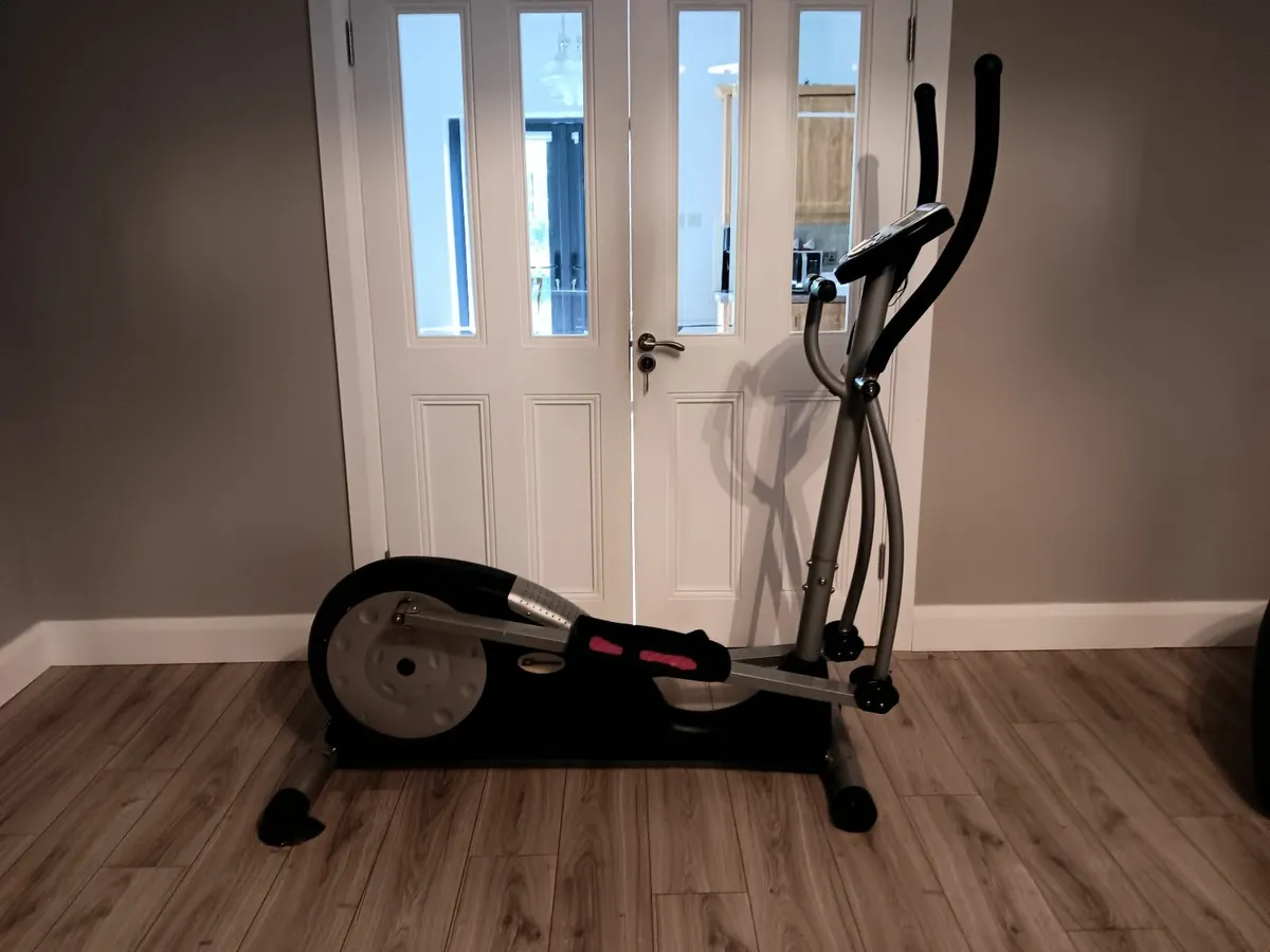 Cross trainer - Image 1