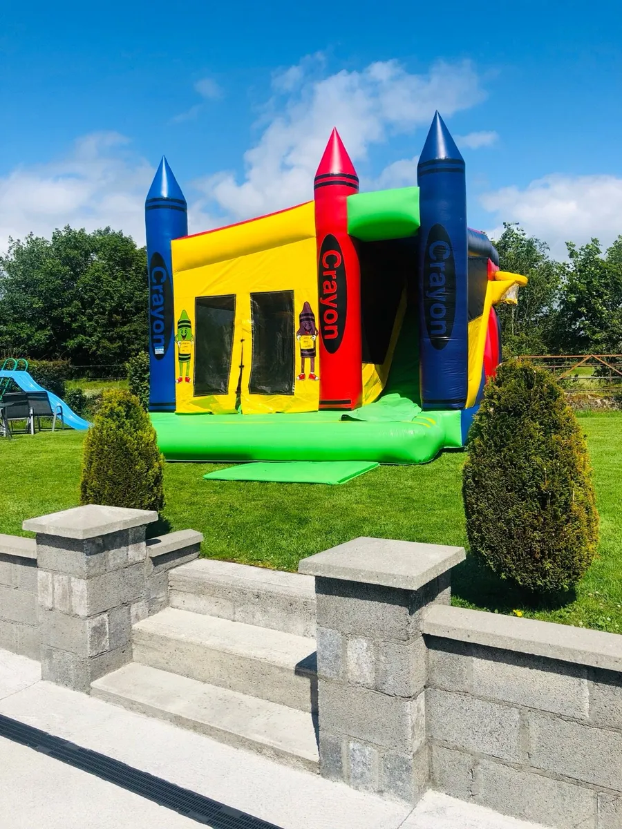 Bouncy castle - Image 2