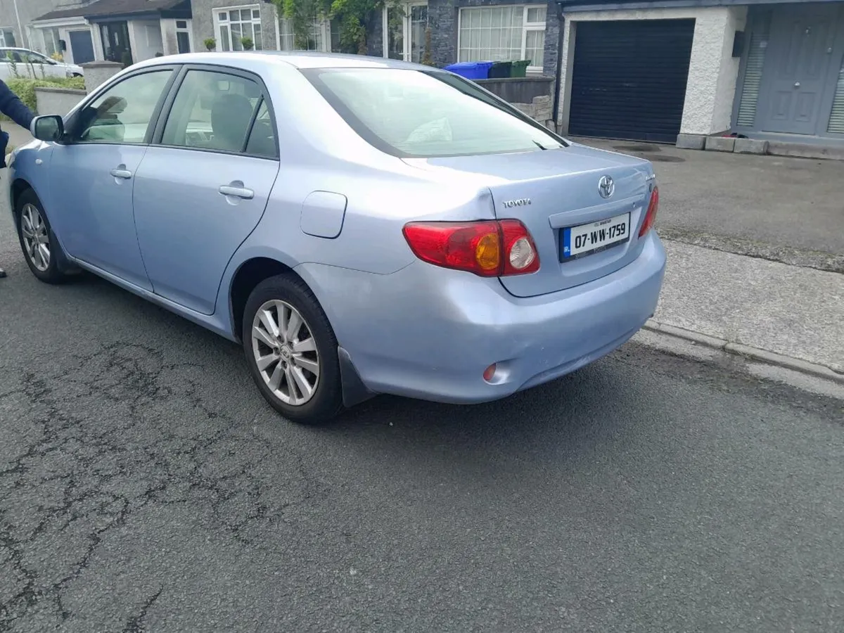 Toyota corolla - Image 3