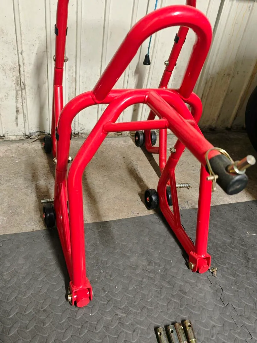 Front and rear stand - Image 1