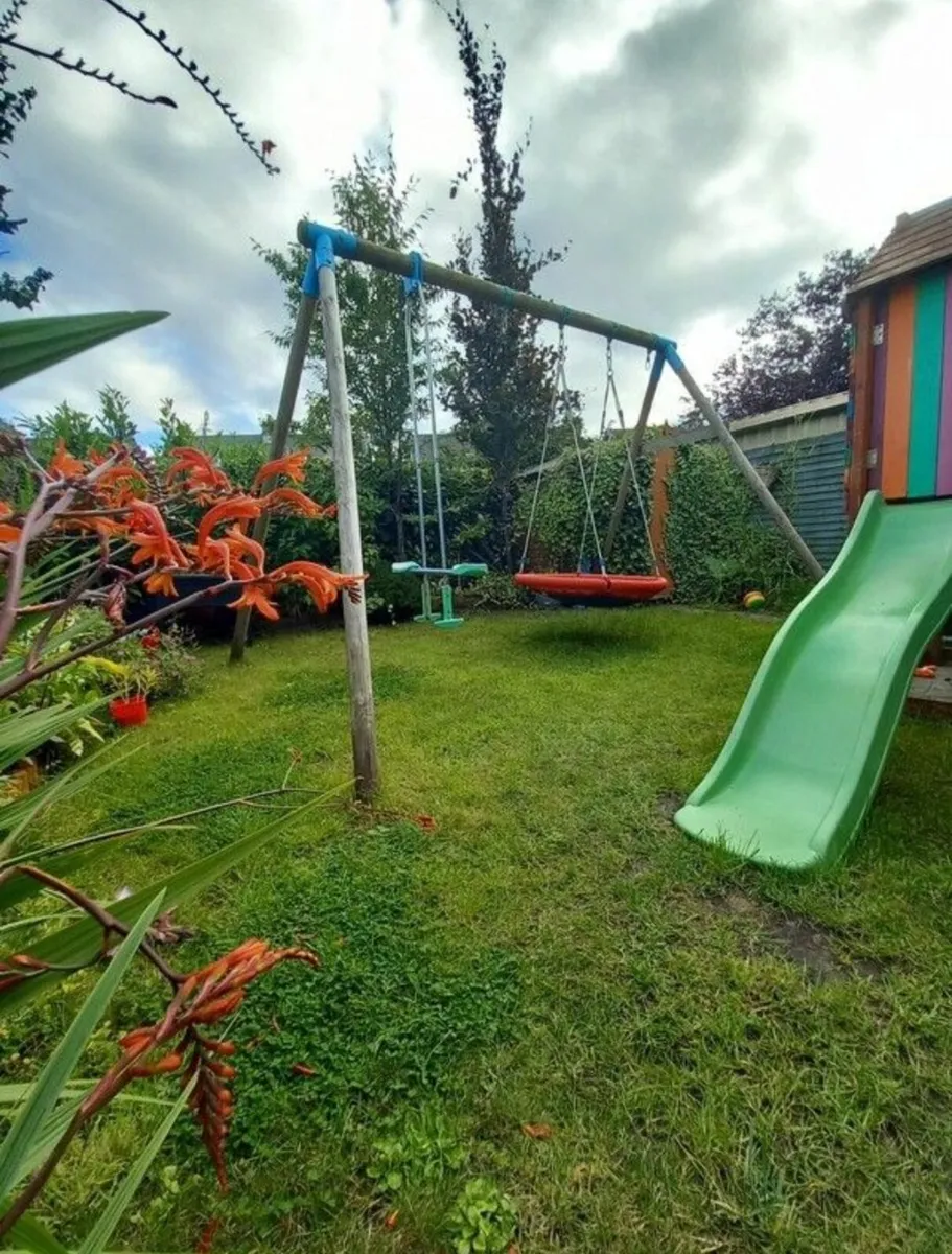 Swing set - Image 1