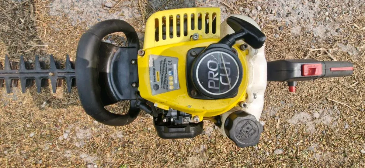 Pro cut hedge trimmer. - Image 2