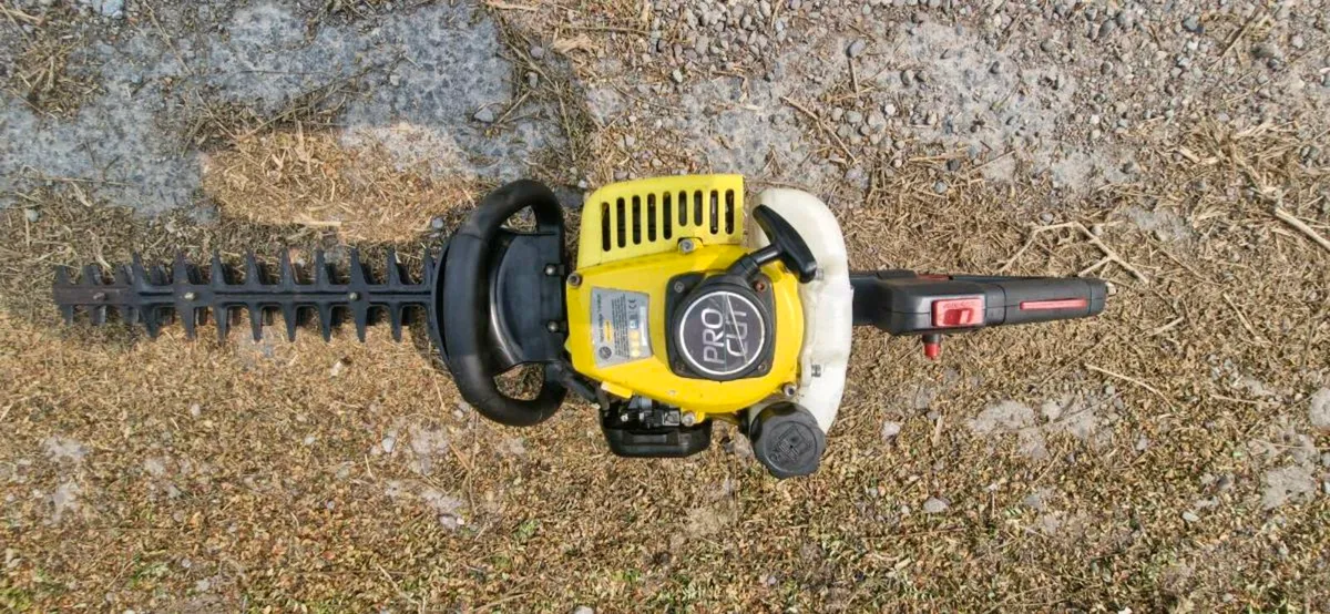 Pro cut hedge trimmer. - Image 3