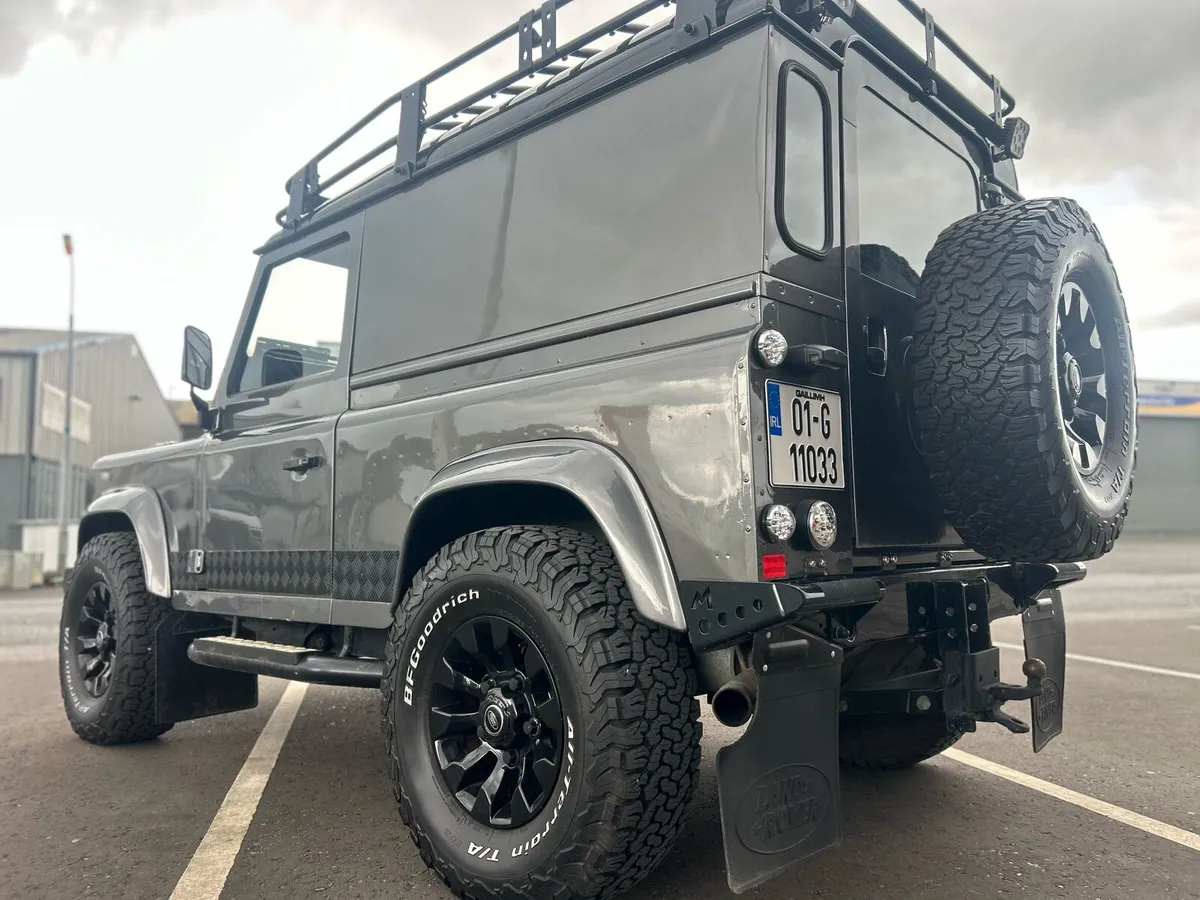Land Rover Defender 90 - Image 2
