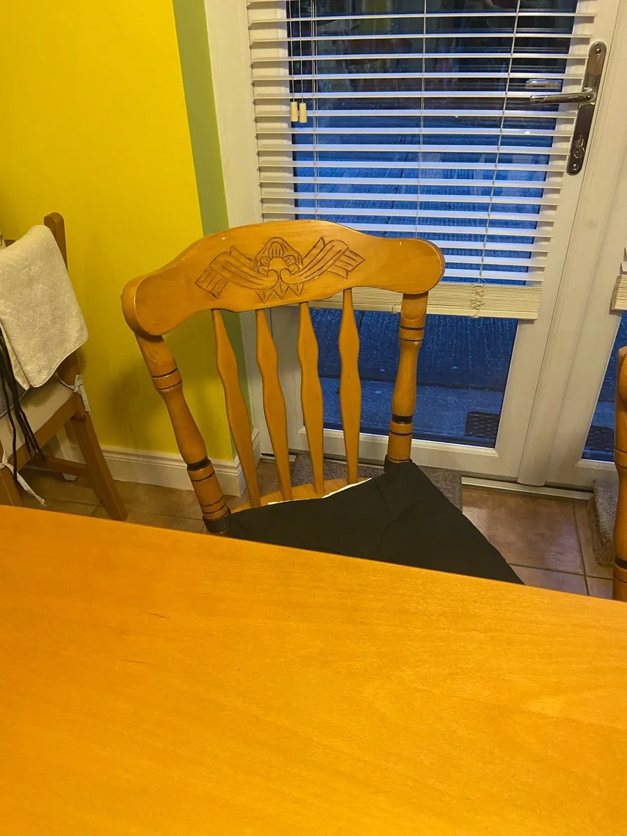 Kitchen table with six chairs - Image 4