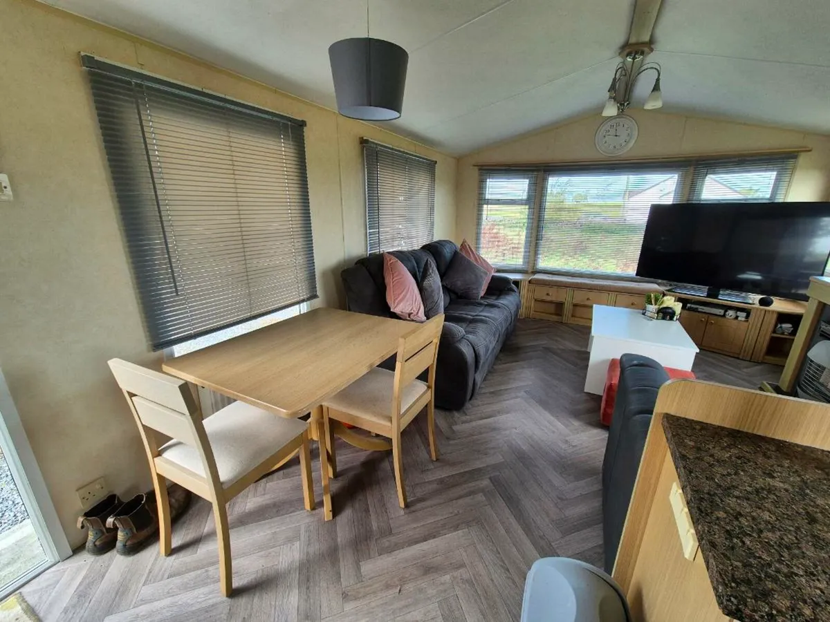 Salisbury mobile home - Image 2