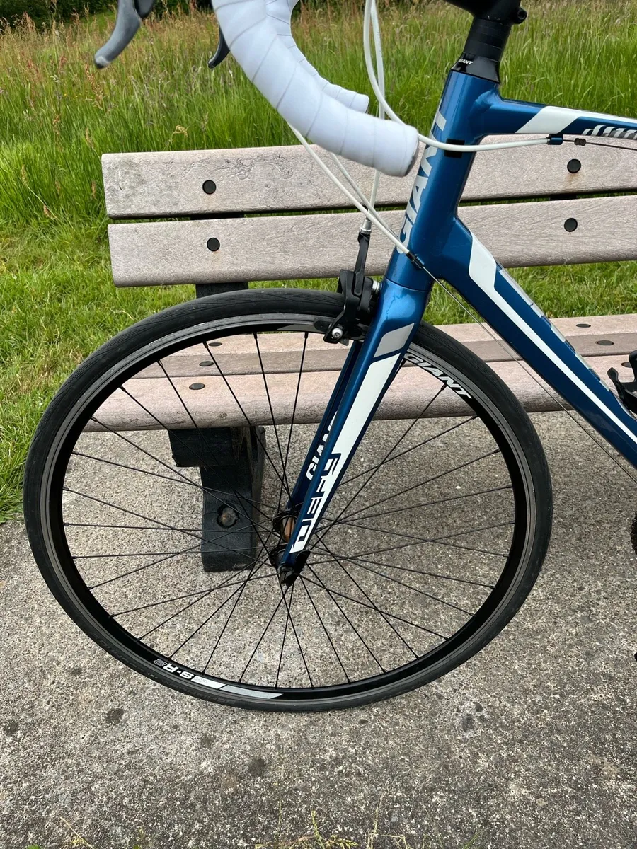 Giant Defy 4 Aluxx, Road bike. - Image 2
