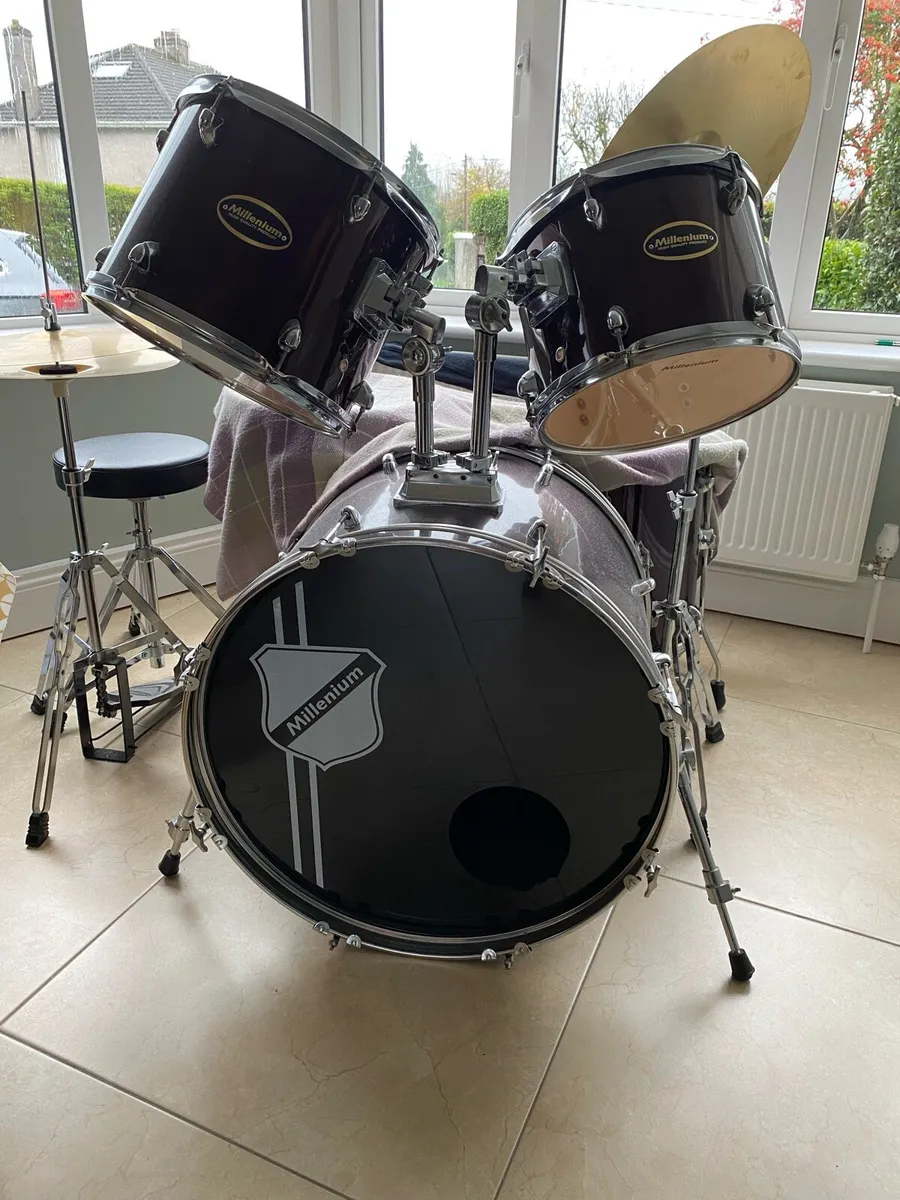 Drum kit (wine colour) - Image 1