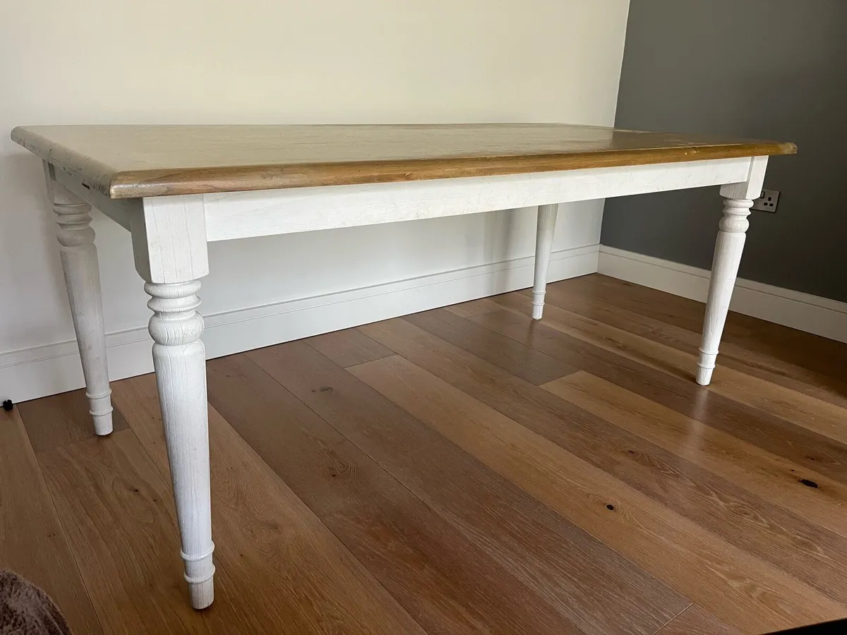 Dining table - Image 1