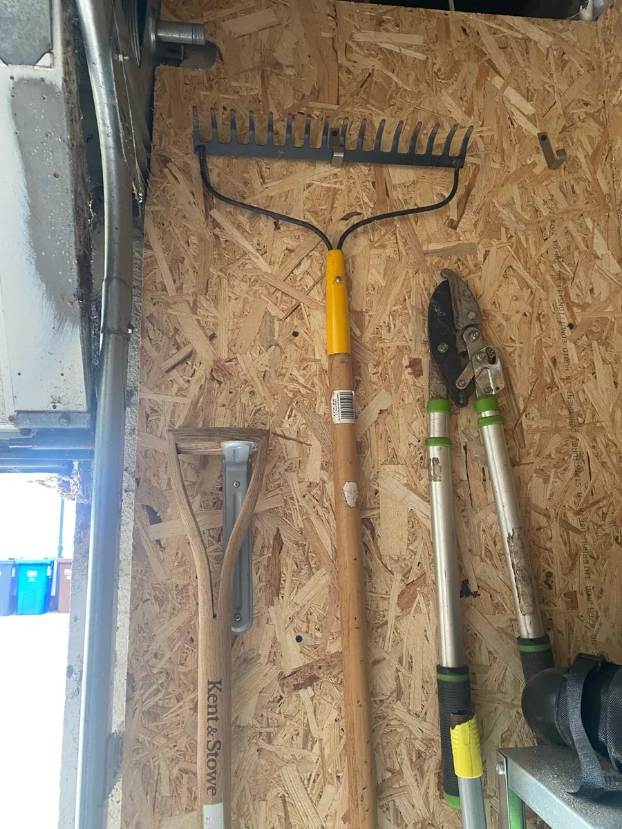 Gardening tools - Image 1