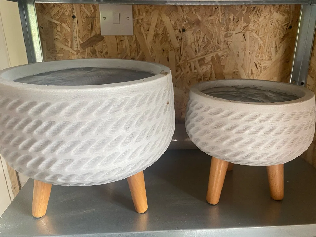 3 matching plant pots - Image 2