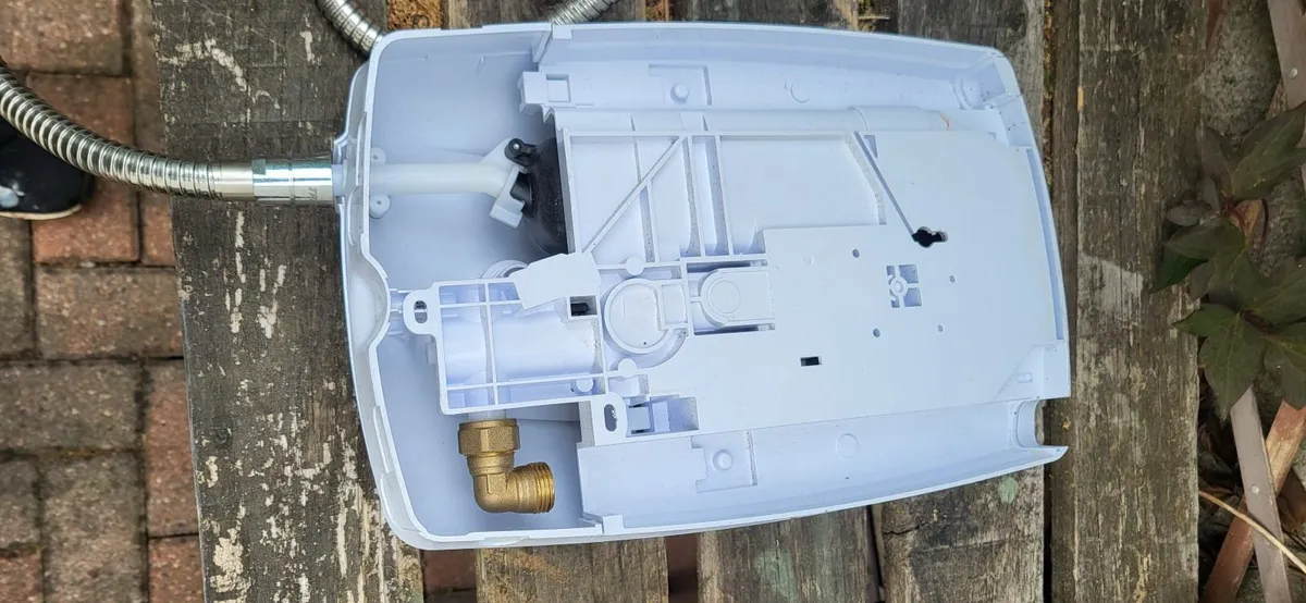 (3) x Triton T80z Shower unused - Image 1