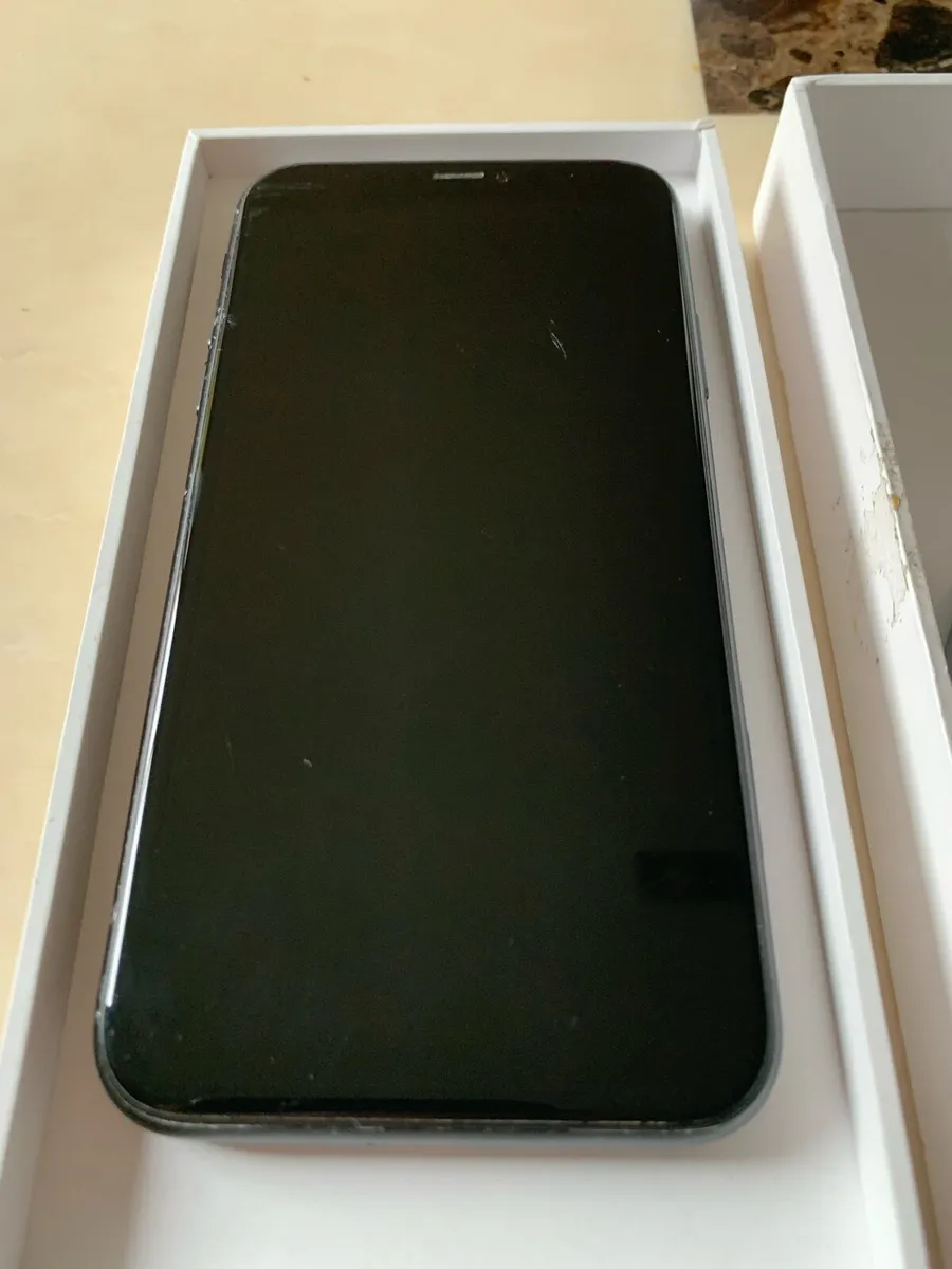 iPhone XR 128GB - Image 1