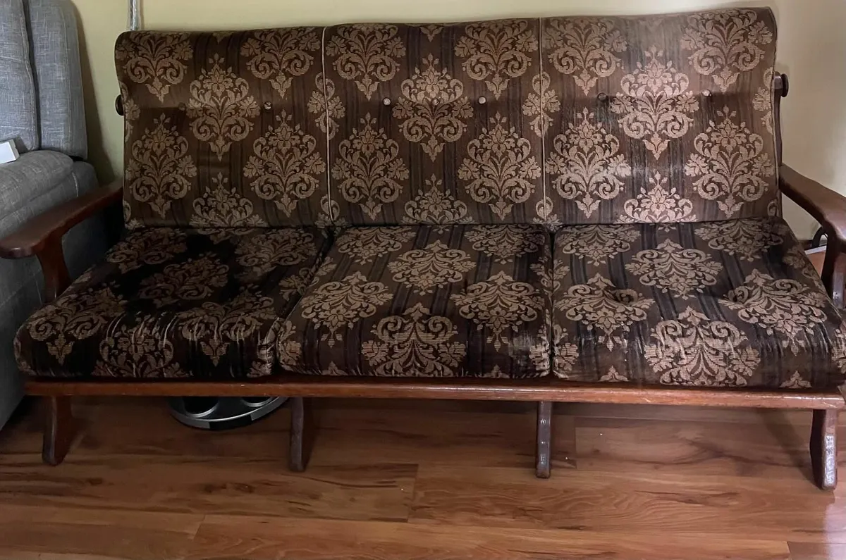 Sofa and two arm chairs - Image 1