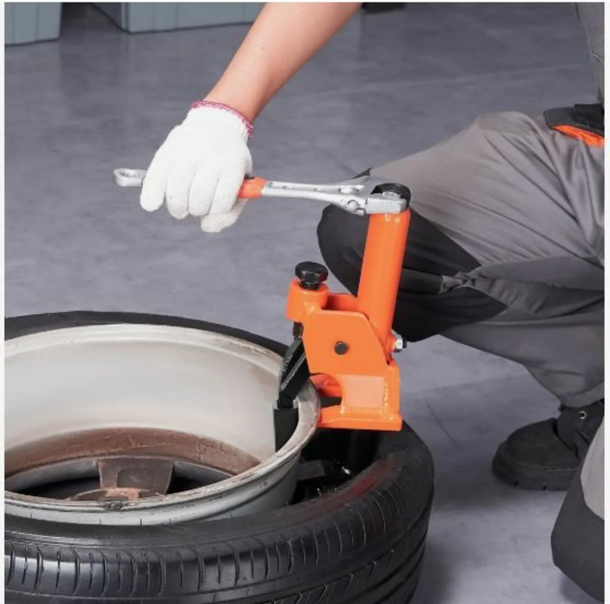 Manual Tire Bead Breaker, 96.5-106.7 mm Tires - Image 2