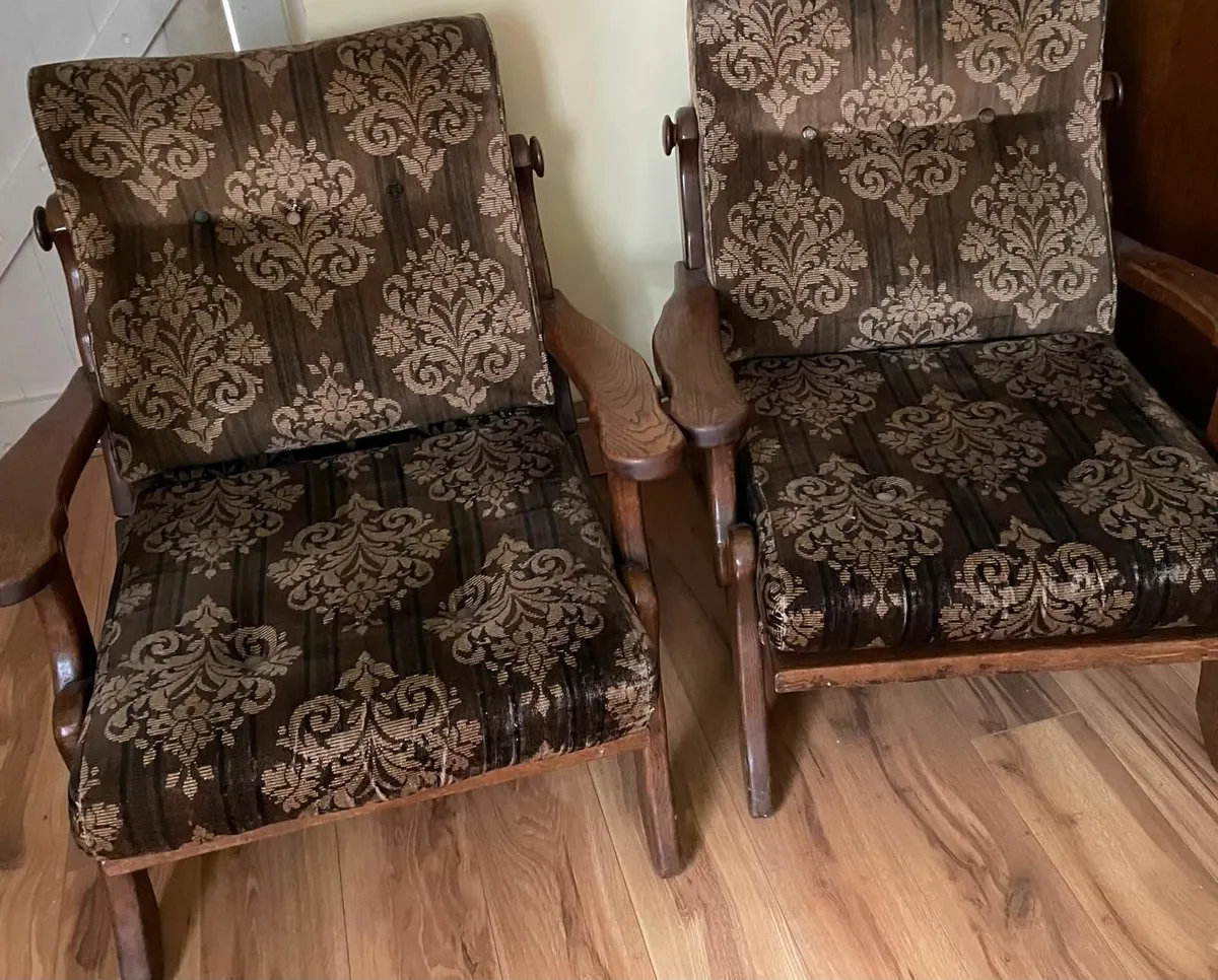 Sofa and two arm chairs - Image 3
