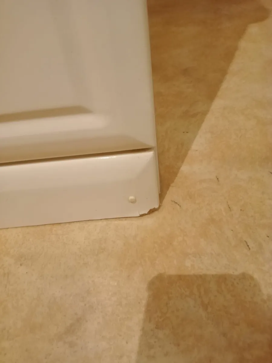Bathroom sink - Image 2