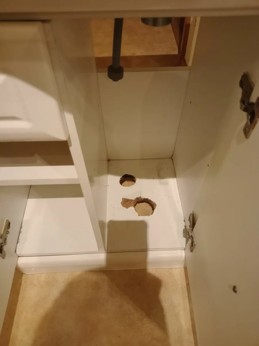 Bathroom sink - Image 3