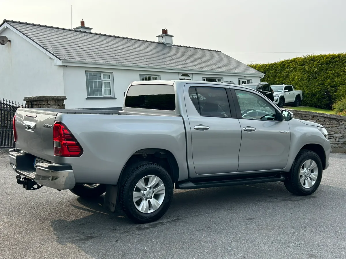 2020 Toyota Hi Lux SR5 2.4 D4D - Image 2