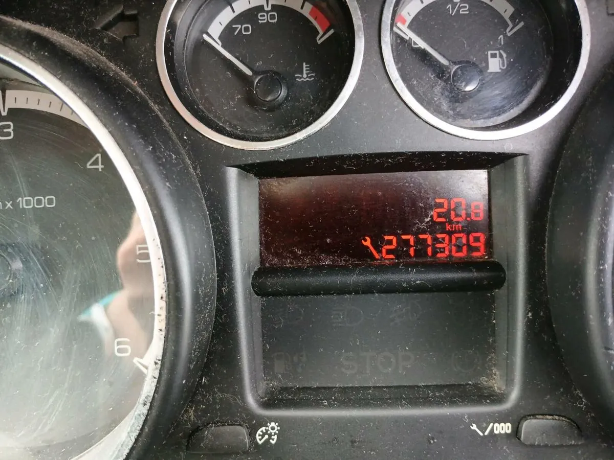 08 Peugeot diesel 308 - Image 2