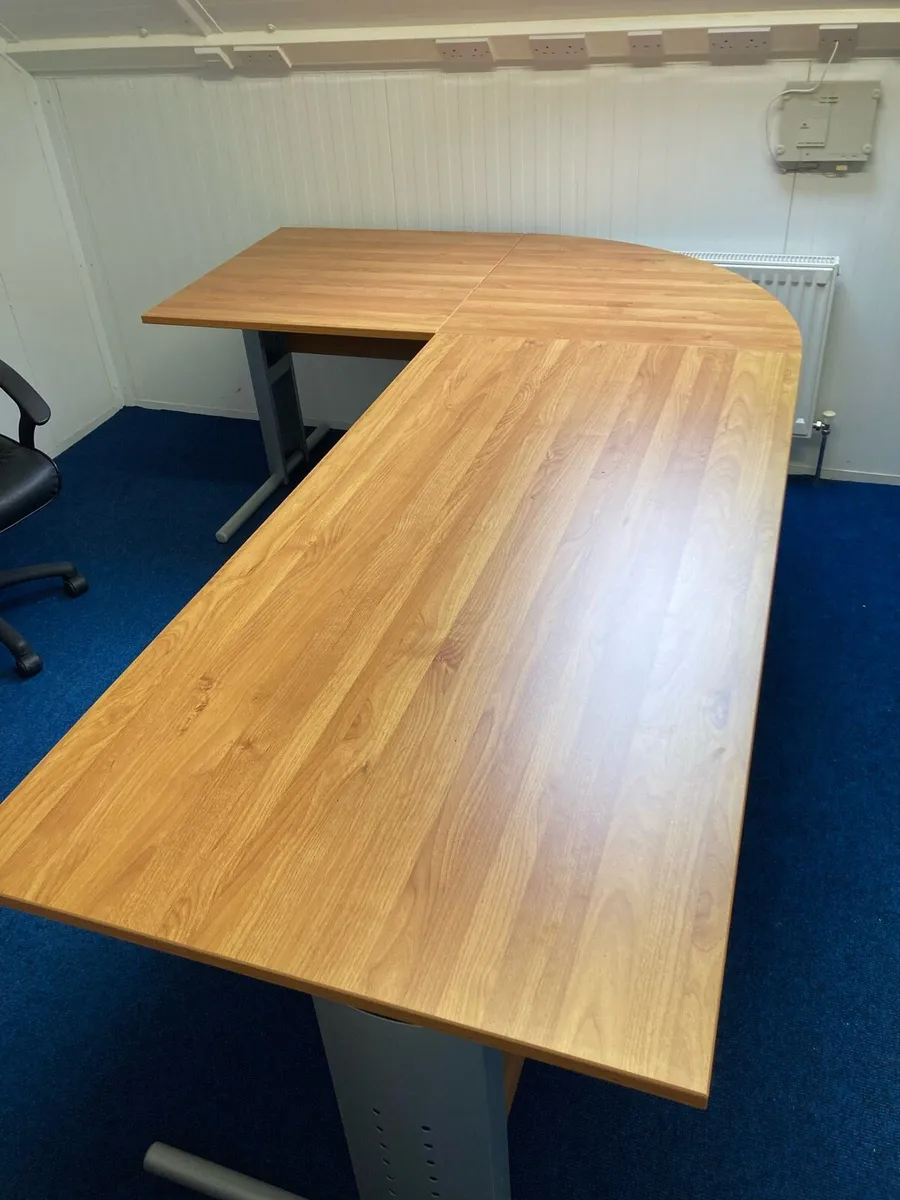 Office Desk and chair - Image 1