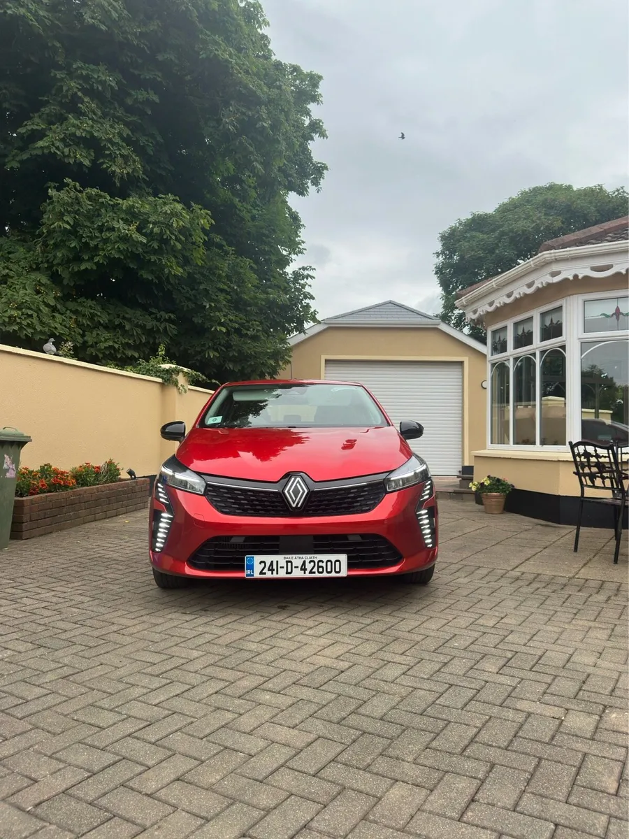 2024 Renault Clio (PRICE DROP) - Image 2