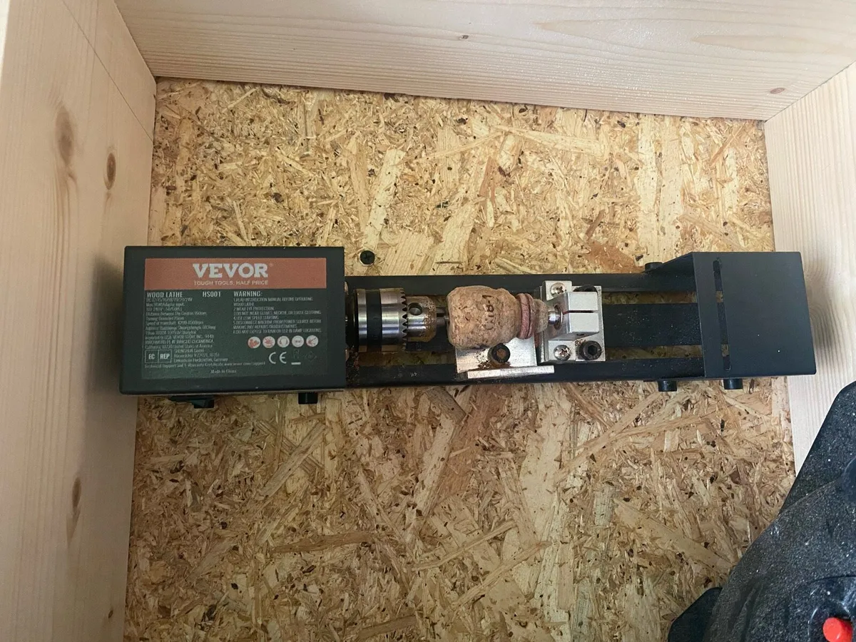 Wood lathe - Image 1