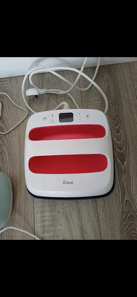 Cricut Explore Air 2 + Heatpress + accessories - Image 3