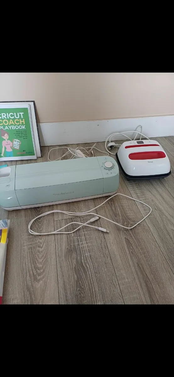 Cricut Explore Air 2 + Heatpress + accessories - Image 1