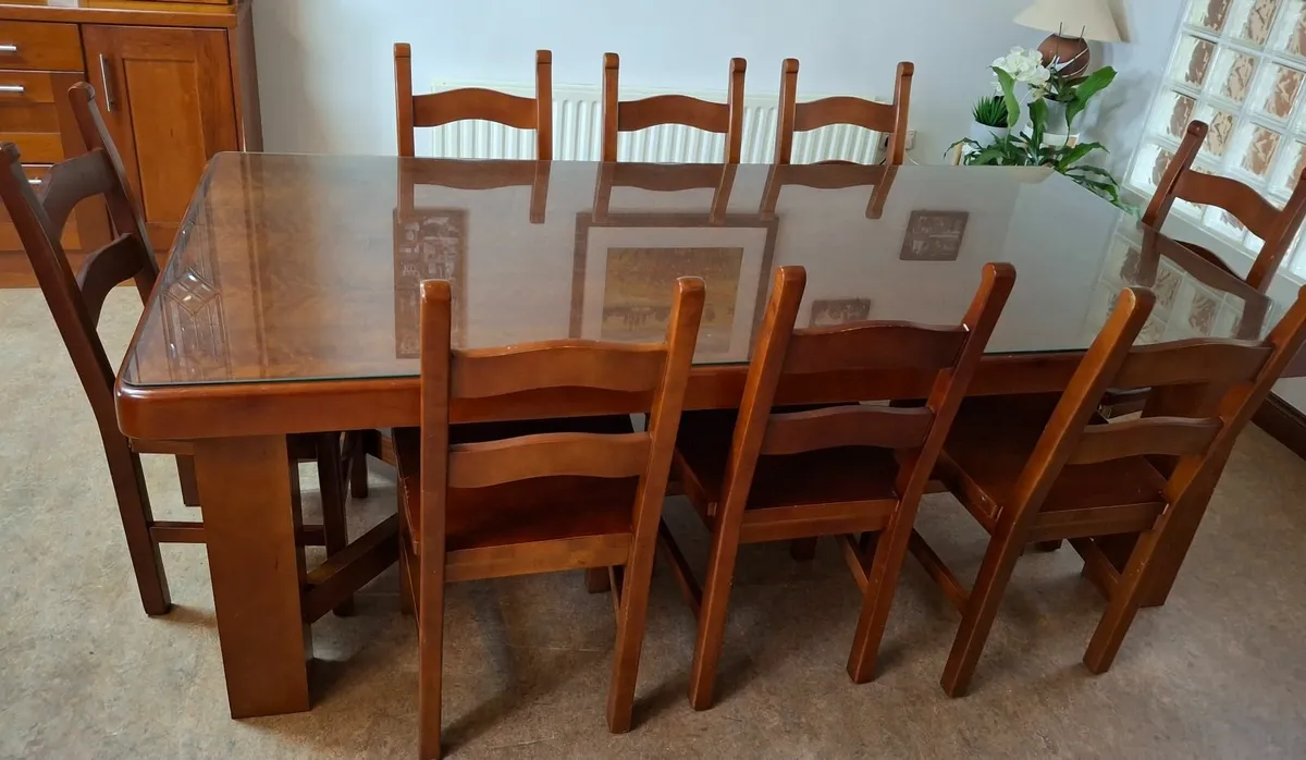 Dining table and chairs. - Image 2