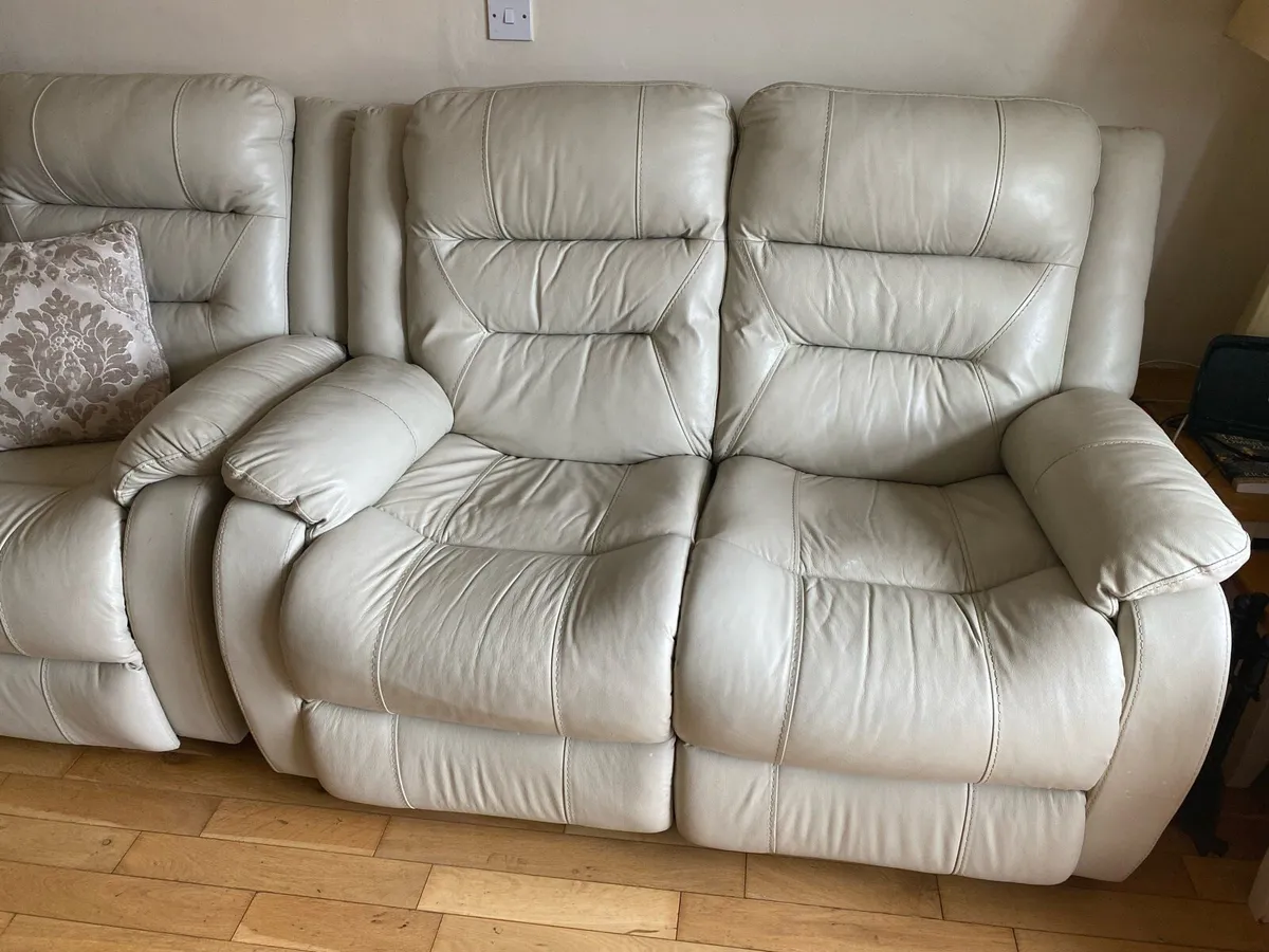 Living room suite - Image 1