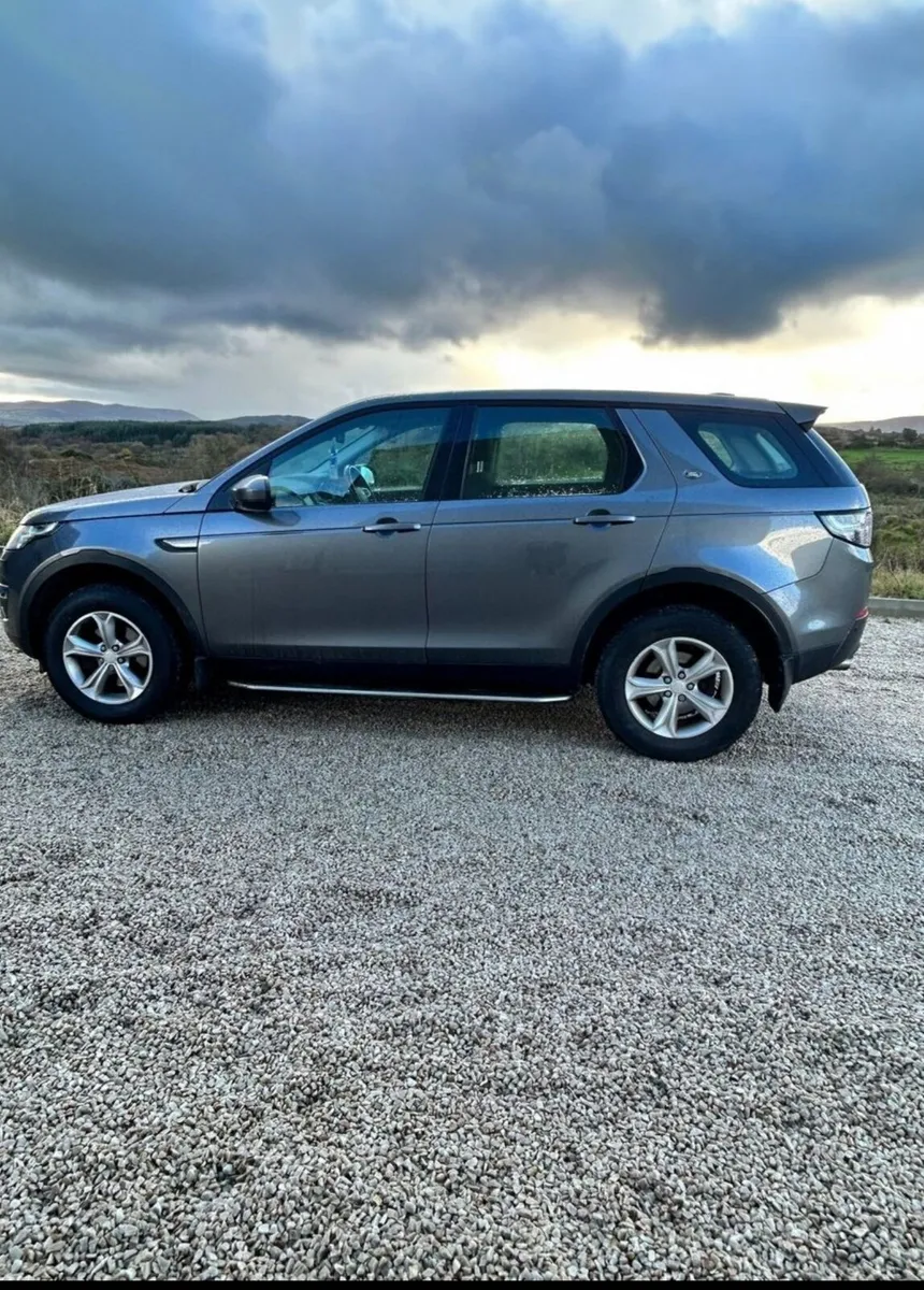 Land  RoverDiscovery sport - Image 2