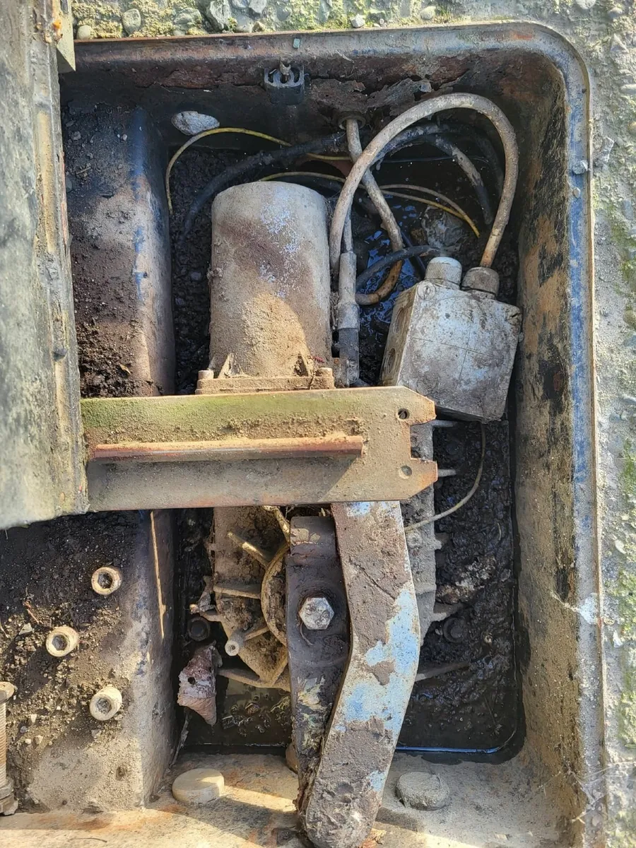 Electric gate motors and boxes - Image 4