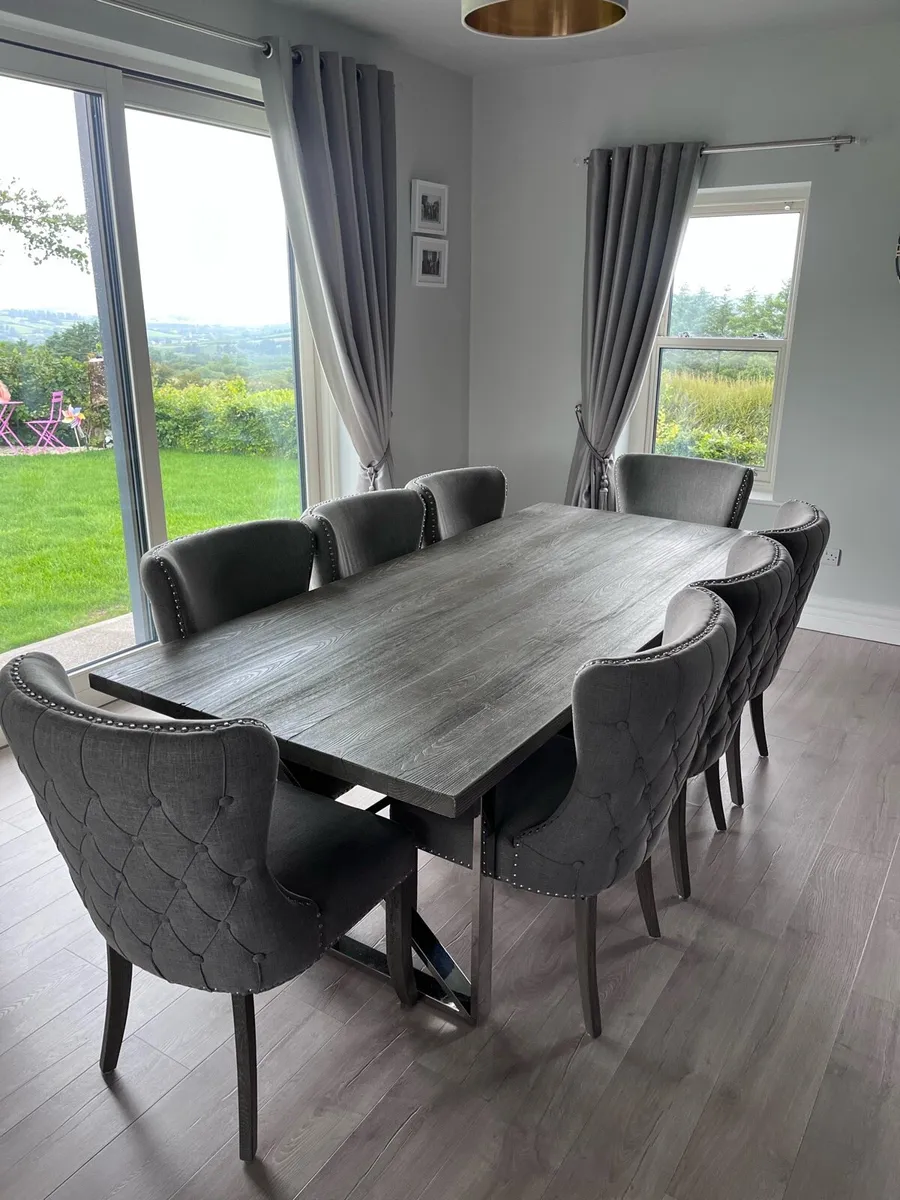 Table and 8 chairs - Image 1