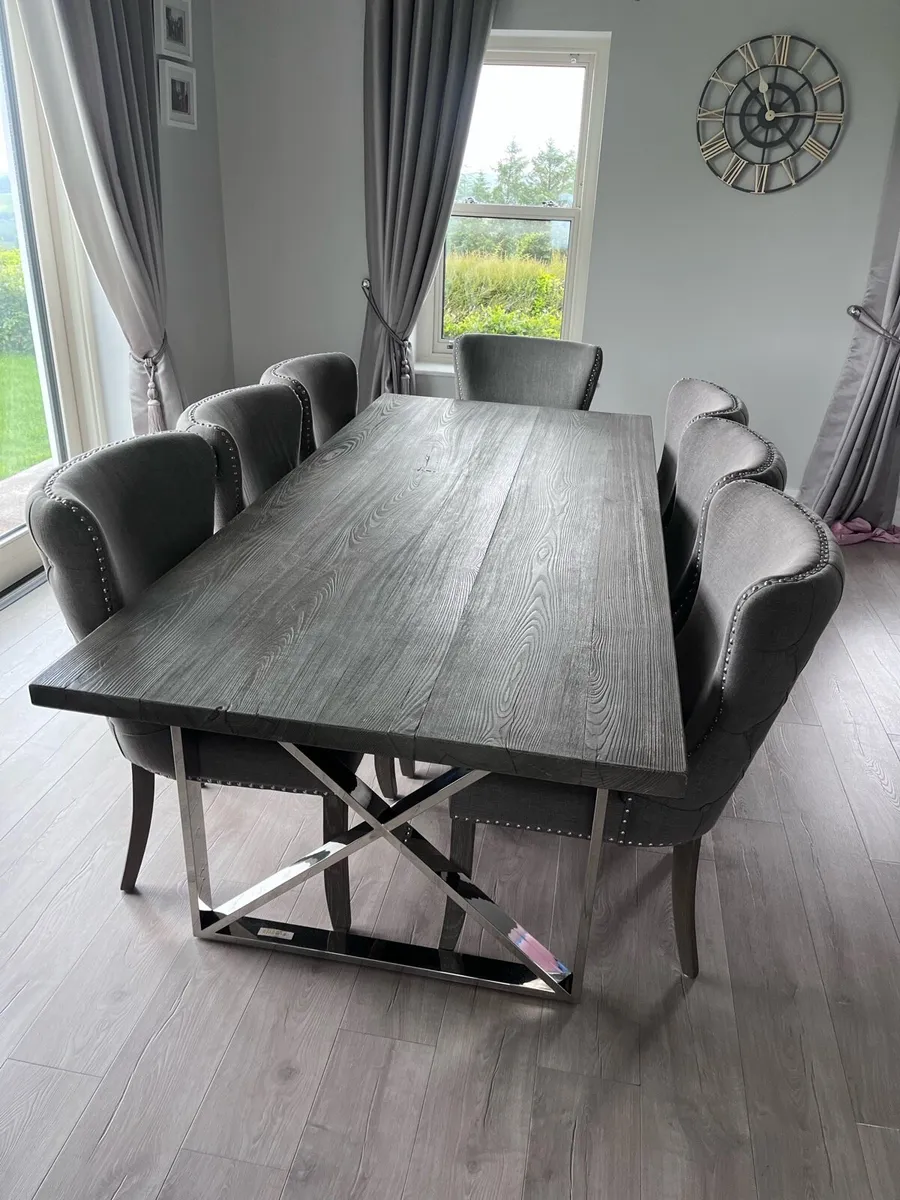 Table and 8 chairs - Image 2