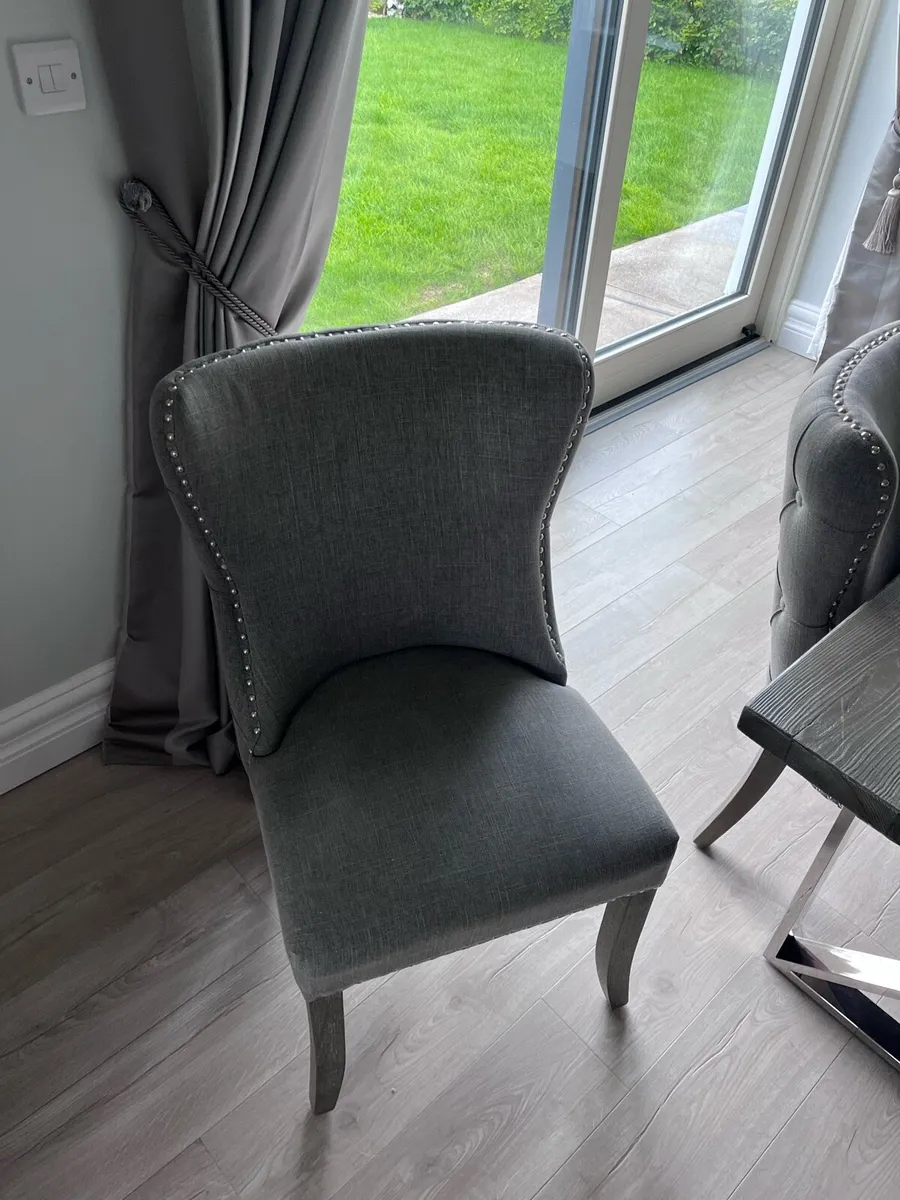 Table and 8 chairs - Image 3