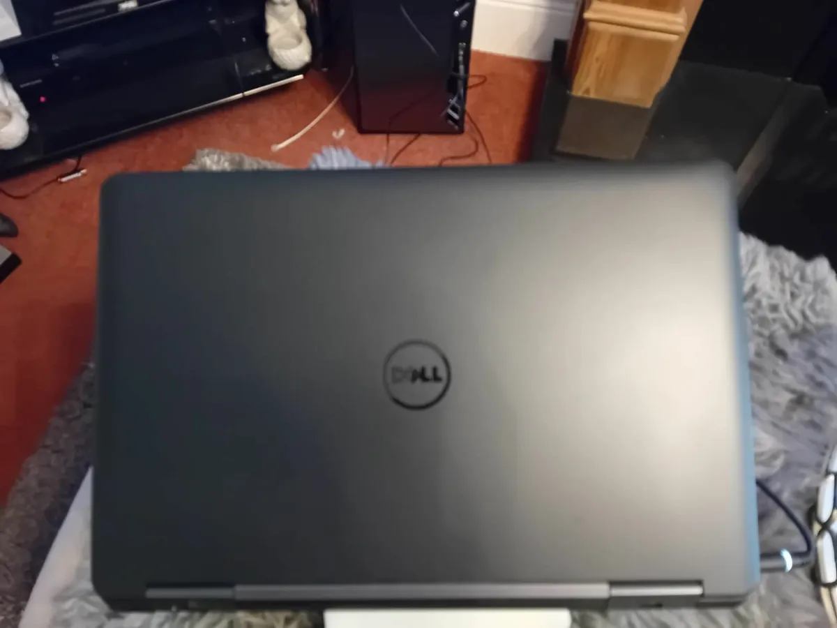 Dell Latitude 5570E Laptop - Image 3