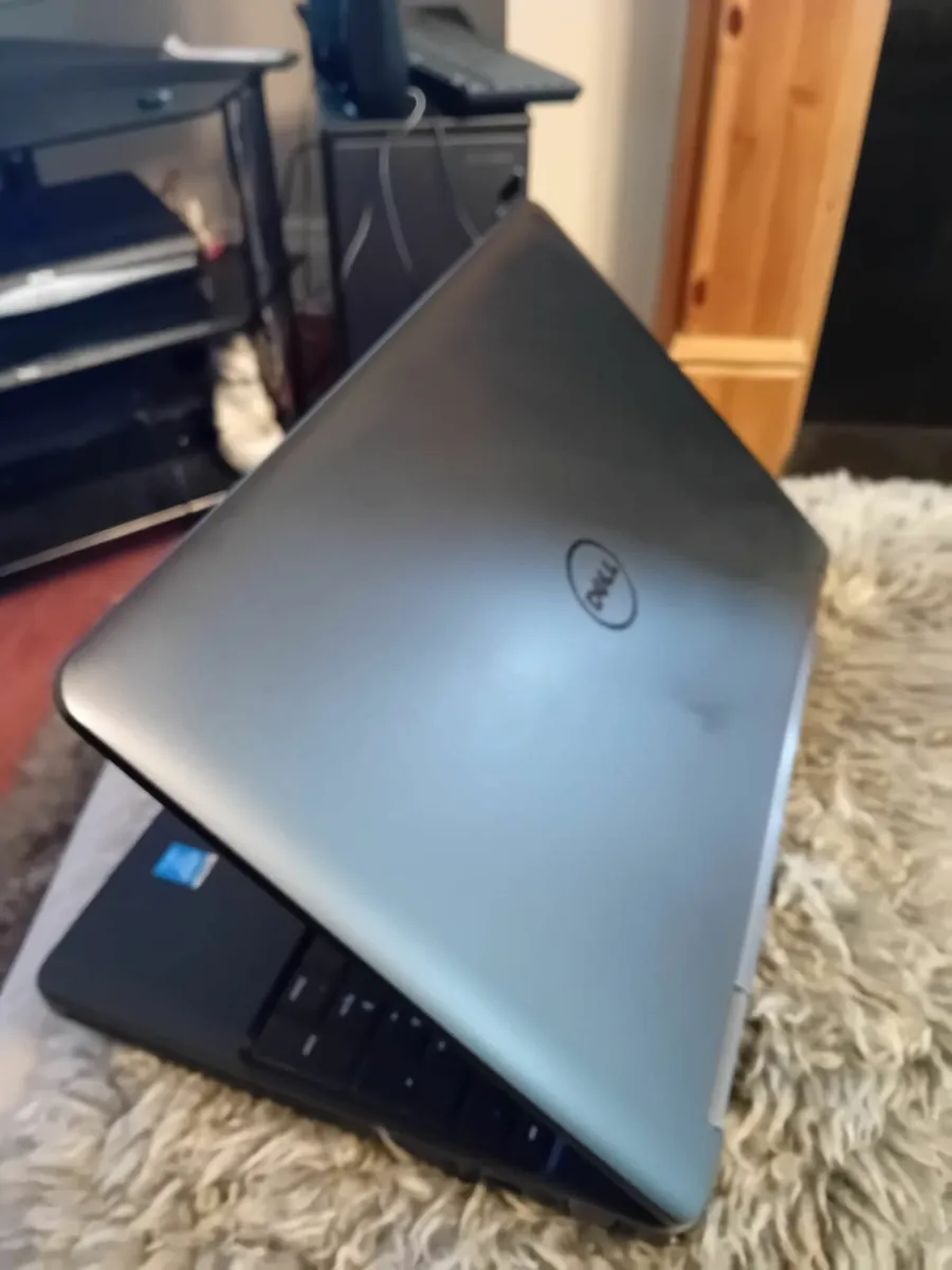 Dell Latitude 5570E Laptop - Image 4