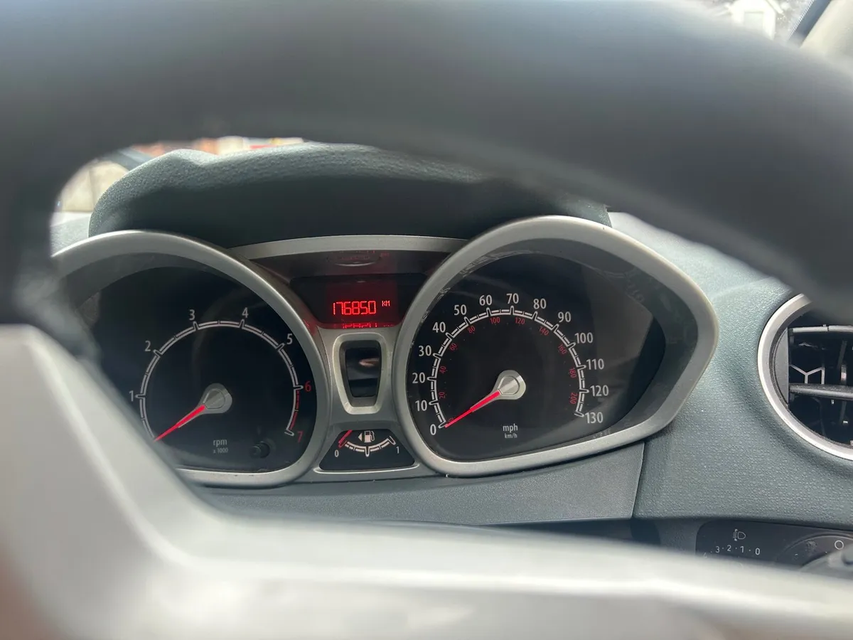 Ford Fiesta 2010 - Image 3
