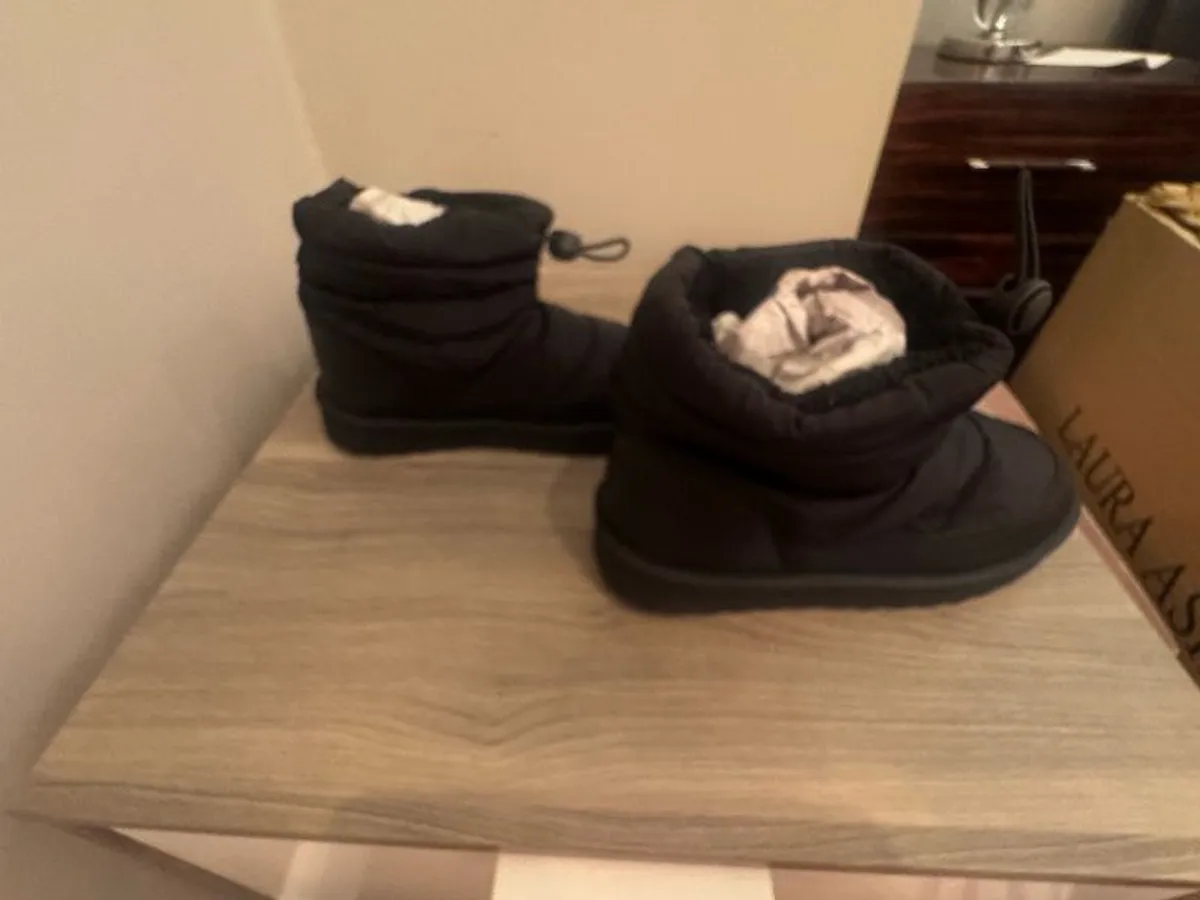Kids Snow boots size 1 - Image 4