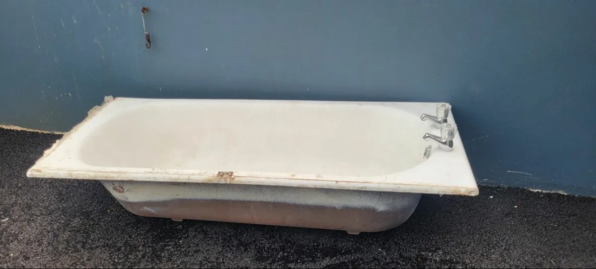*FREE*Bath,sink and radiator - Image 2