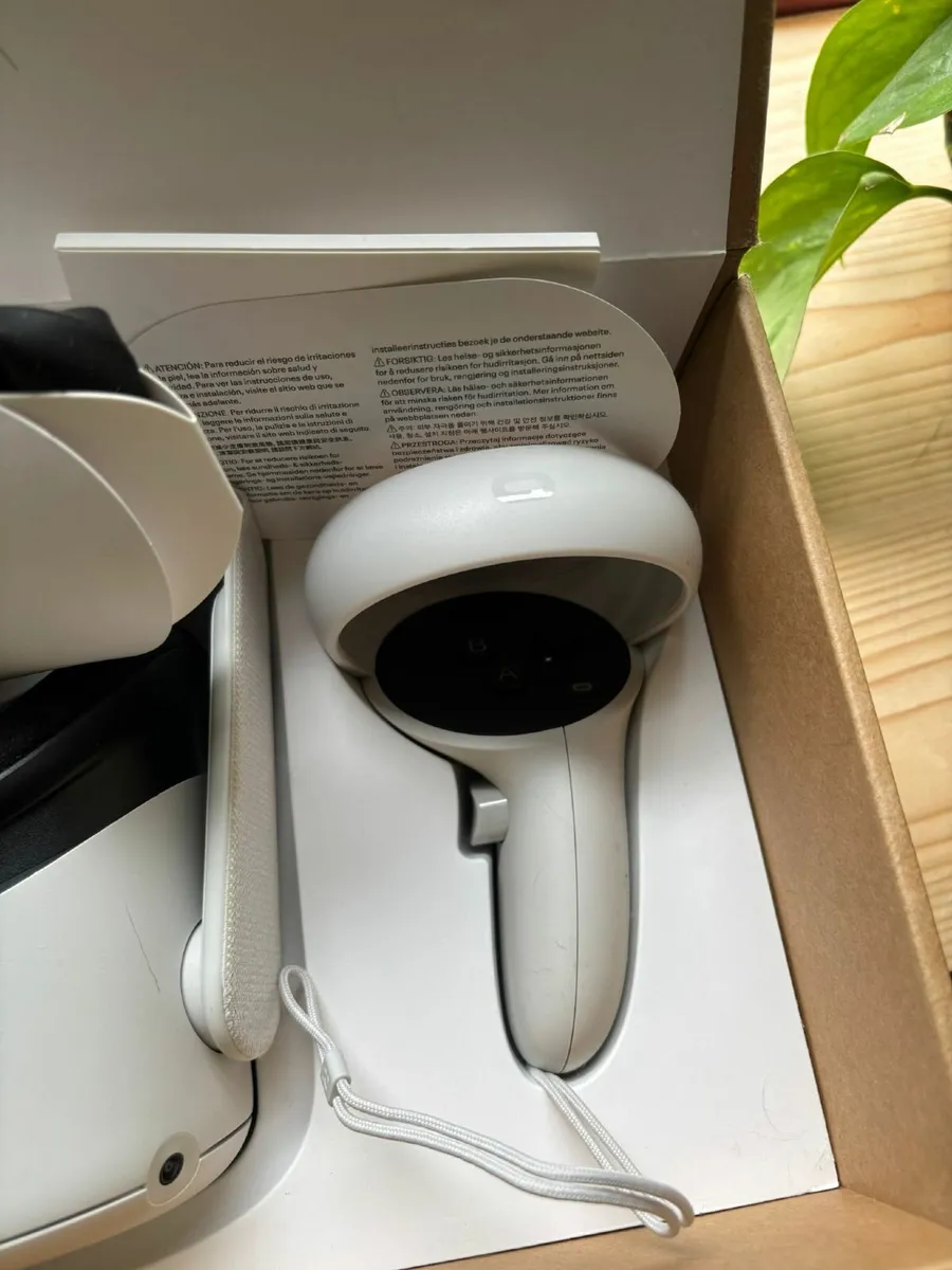 Oculus Meta Quest 2 - Image 4