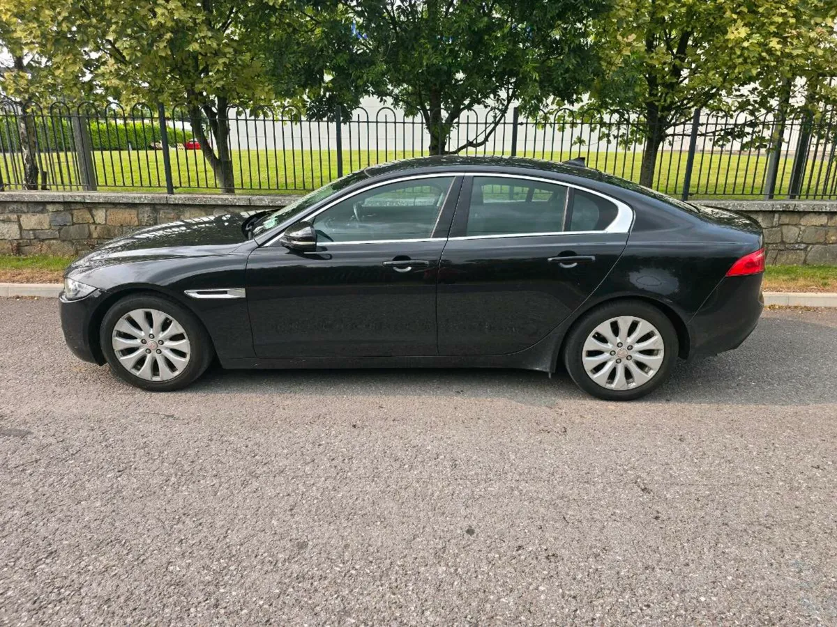Jaguar XE - Image 2