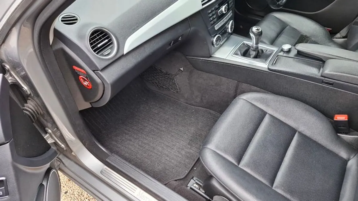 2013 Mercedes-Benz C-Class - Image 2