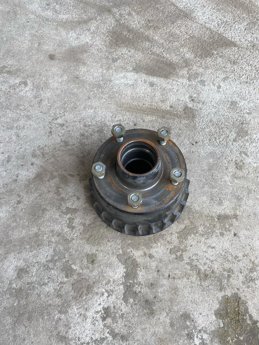 Ivor Williams trailer hub