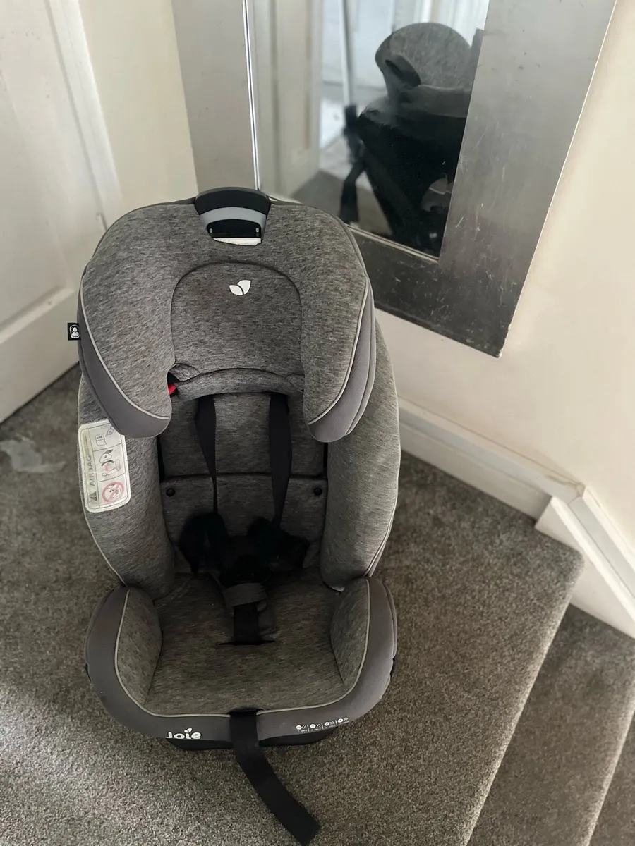 Joie 4-stage fx car seat - Image 1