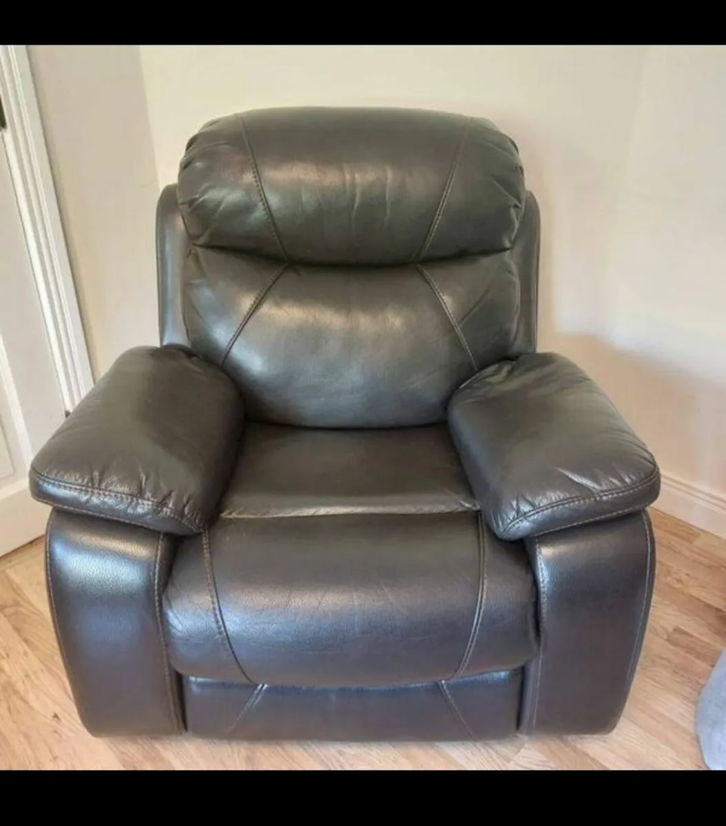 Sofa + 2 Arm chairs - Image 1